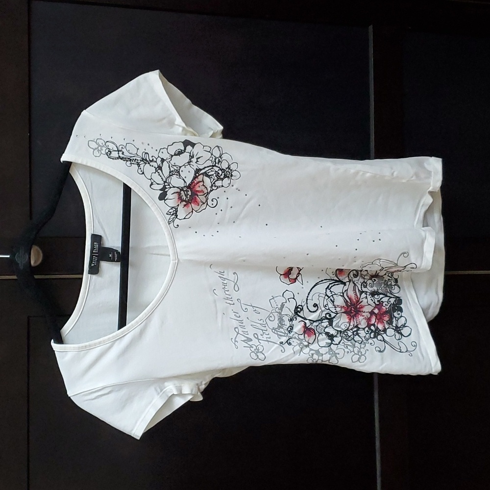 🆕 Black & pink floral beaded t-shirt